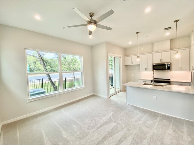 Building Photo - 12001 Vista Parke Dr