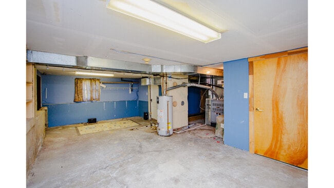 Building Photo - 1305 Oswego Rd