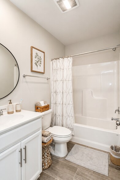 Building Photo - 701 Halcyon Ln