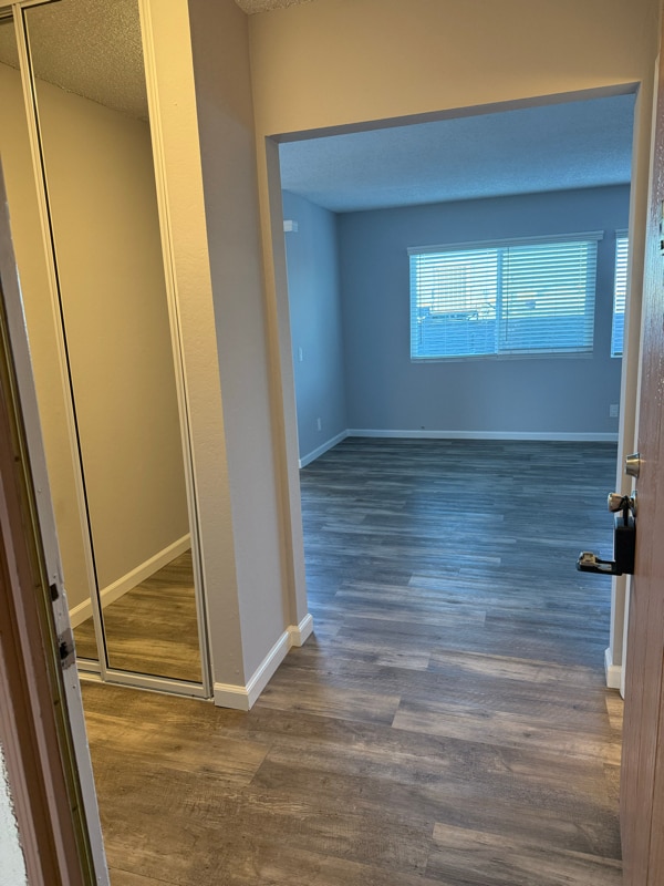 Building Photo - 966 W 11th St