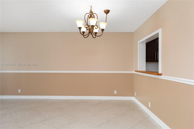 Building Photo - 301 NE 14th Ave