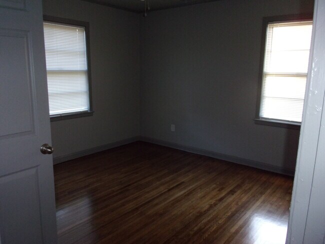 Building Photo - 1150 W. Lexington