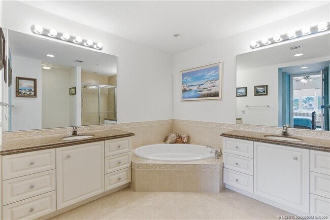 Building Photo - 1 Harbour Isle Dr E