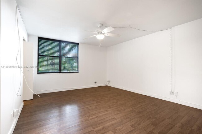Building Photo - 20350 W Country Club Dr