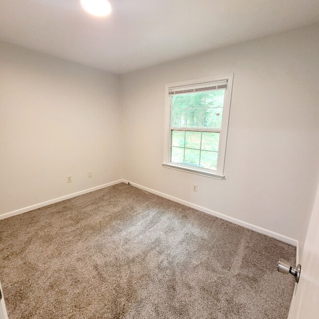 Building Photo - 1252 Gatewood Rd