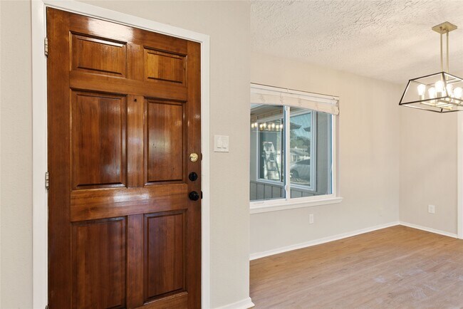 Building Photo - 14115 Bella Dr