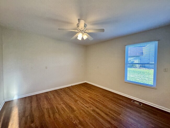 Building Photo - 144 Gigi Ln