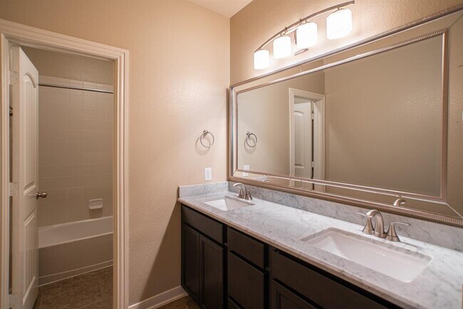 Building Photo - 99 West Wading Pond Circle