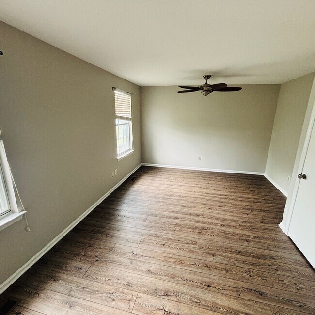 Building Photo - 2427 Linksman Ln