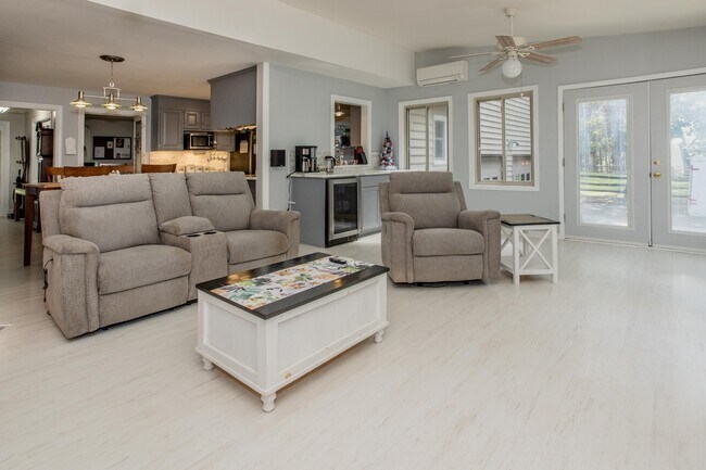 Building Photo - 14530 Fox Knoll Dr