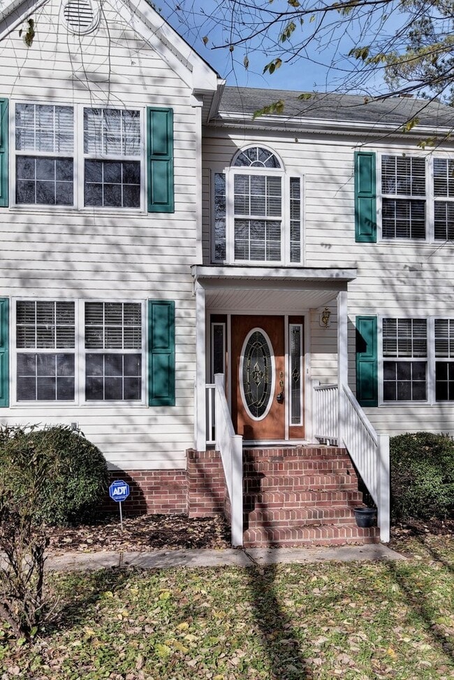 Building Photo - Updated Poquoson Home on Large Lot