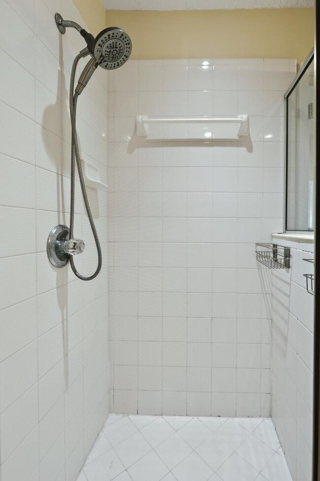 Building Photo - 1727 Canopy Oaks Dr