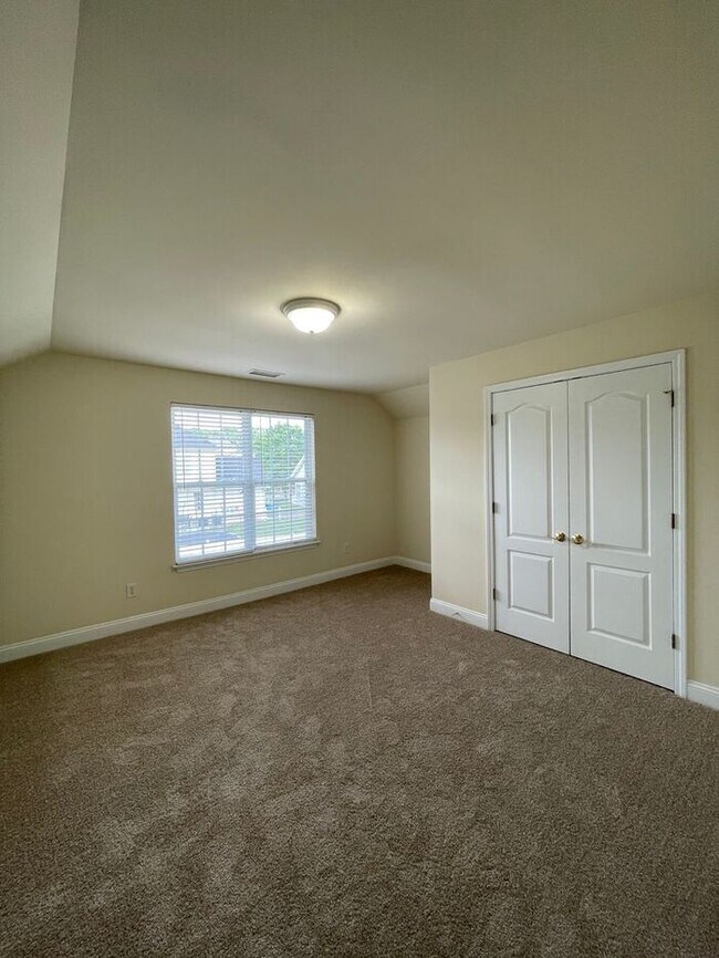 Building Photo - Lovely home in Pineville!