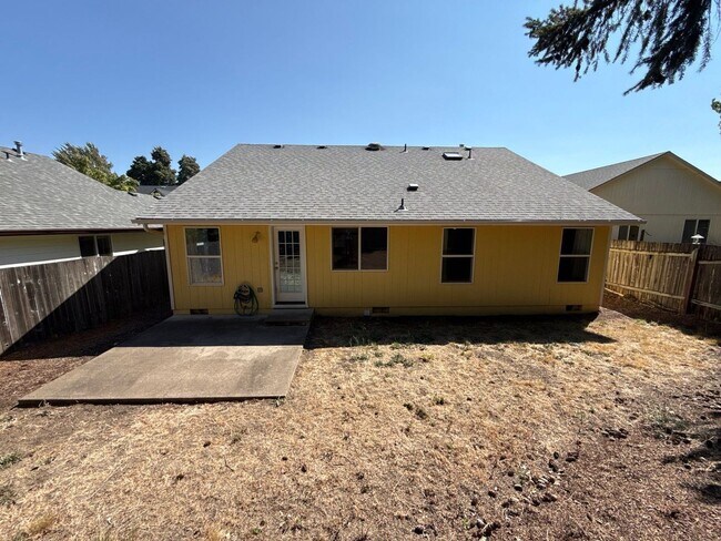 Building Photo - 5647 SW Windflower Dr