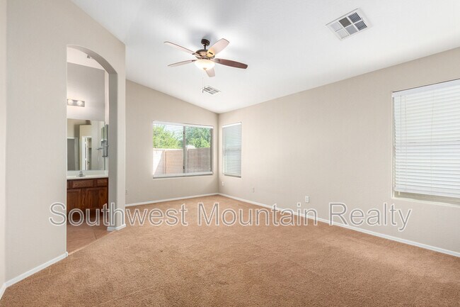 Building Photo - 33411 N Stone Ridge Dr