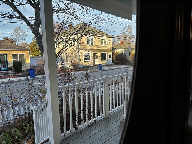 Building Photo - 100 Maple Ave