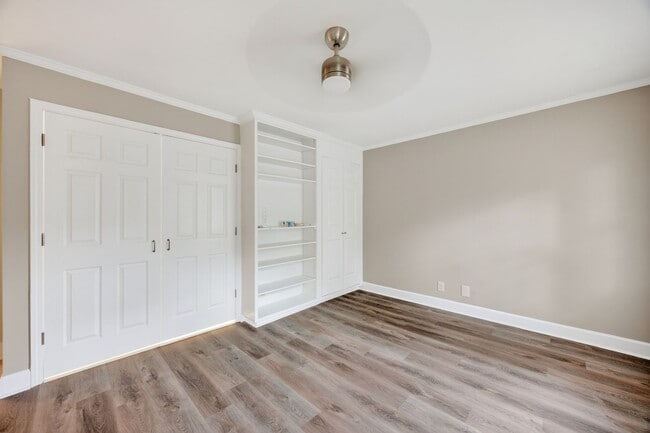 Building Photo - Two bedroom townhome in prime location!