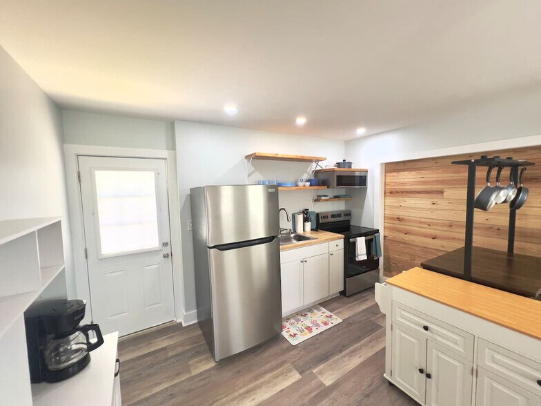 Building Photo - 216 La Paloma Pl