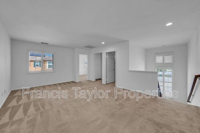 Building Photo - 401 Whitby Gn