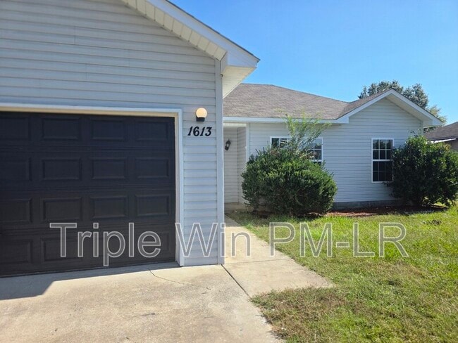 Building Photo - 1613 Moon Rd