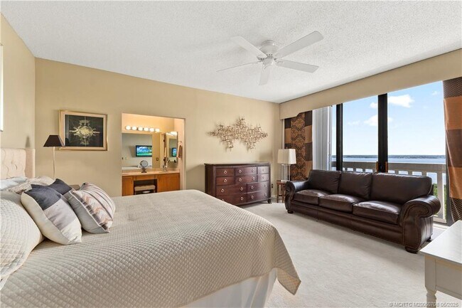 Building Photo - 9960 S Ocean Dr