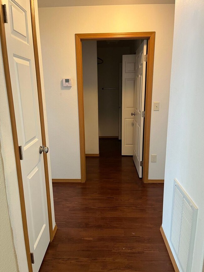 Building Photo - 2 Bed 1 Bath + Detached Single Stall Garage