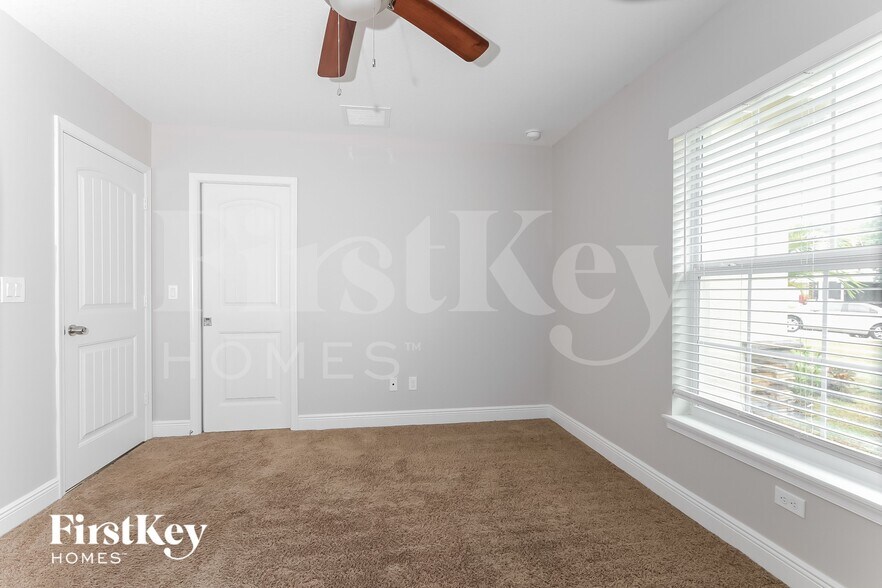 Building Photo - 2365 SW Webster Ln