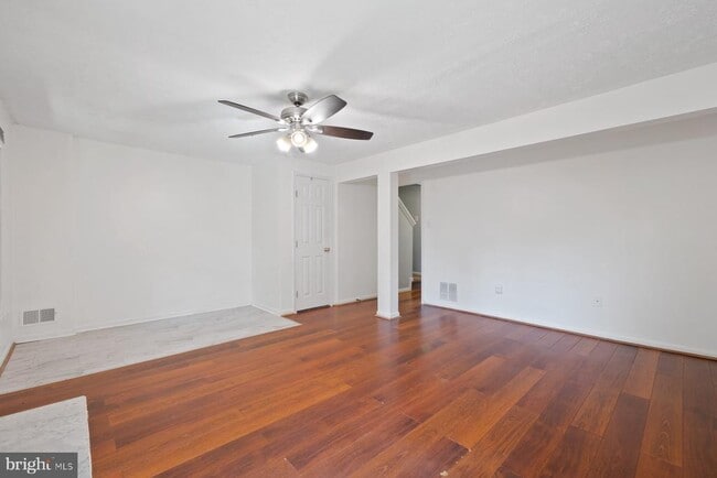 Building Photo - 806 Lilac Ct