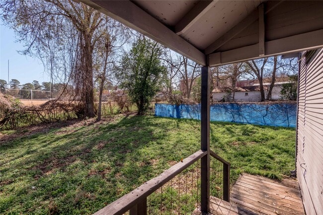 Building Photo - 703 Avenue J