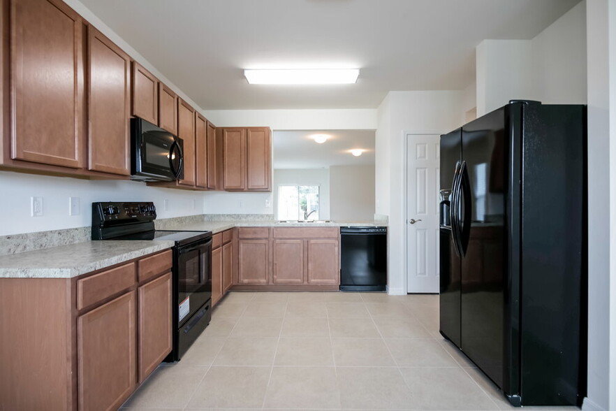 Building Photo - 130 SW 11th Terrace