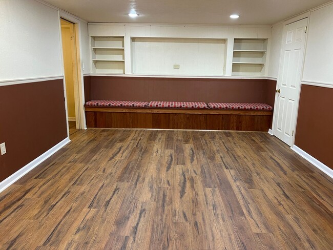 Building Photo - 562 Foltz Dr