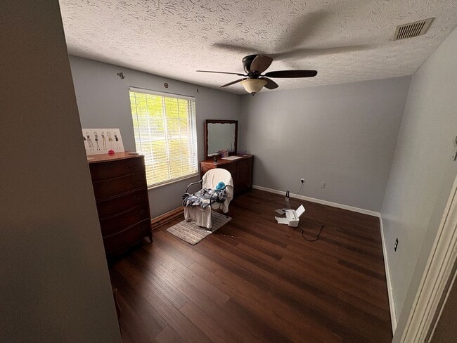 Building Photo - Charming 3 bed/2 bath Eastside Ranch w/ Potential early move in!