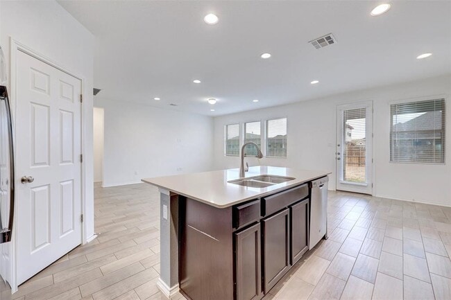 Building Photo - 307 Simmental Loop