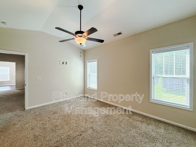 Building Photo - 728 Roanoke Dr