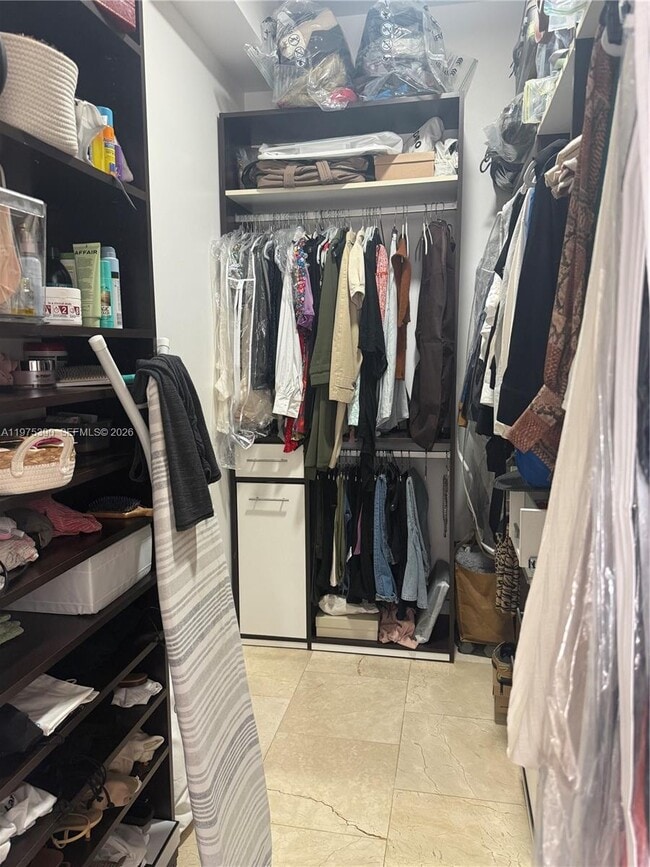 Building Photo - 20000 E Country Club Dr