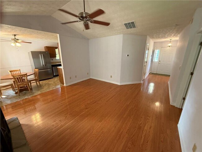 Building Photo - 3897 Saddlecreek Dr
