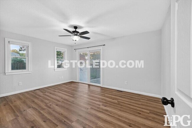 Building Photo - 2428 Bucklew Dr
