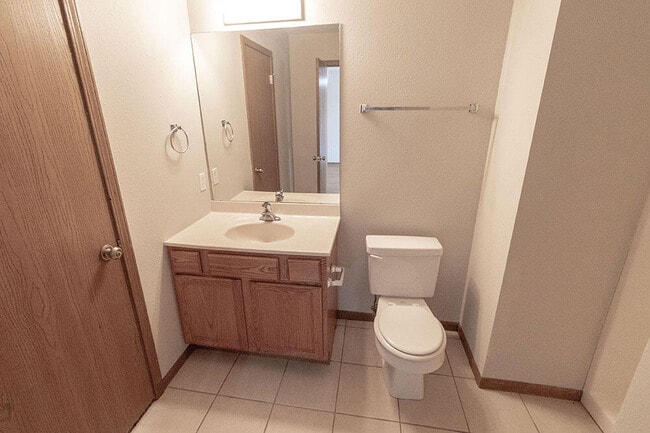 Building Photo - 3611 Zinnia Dr