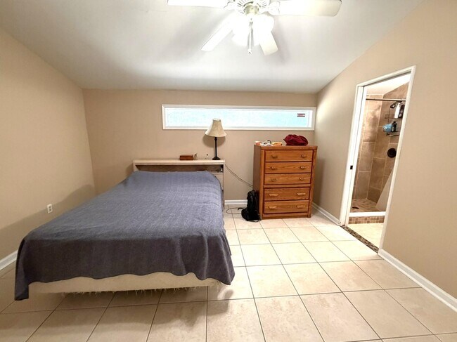 Building Photo - 514 Teal Ln