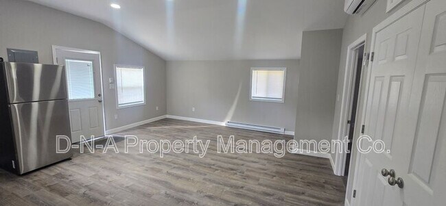 Building Photo - 206 Azalea St