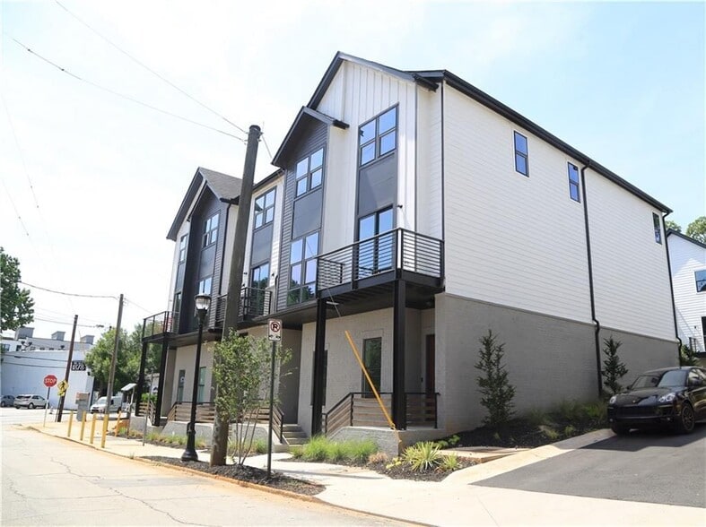Building Photo - 1350 May Ave SE