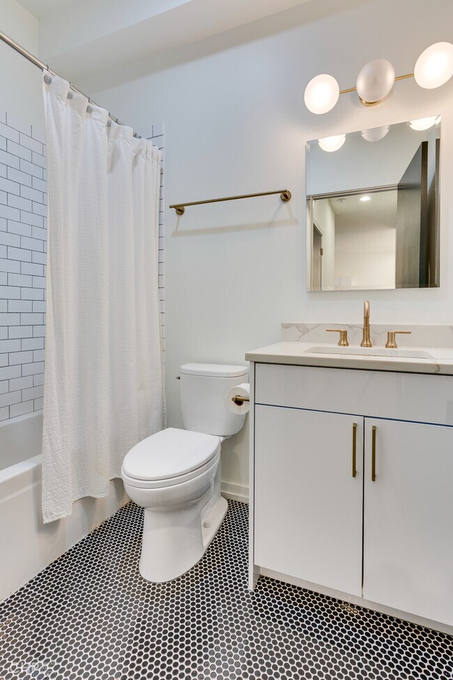 Building Photo - 2301 W Chicago Ave