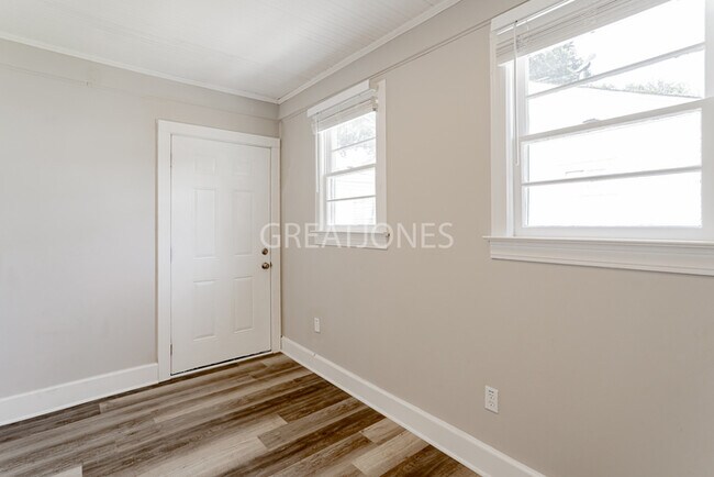 Building Photo - Charming 2 Bedroom in Greenville!