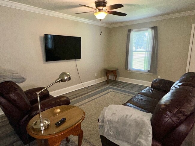 Building Photo - 1205 Furches Ave