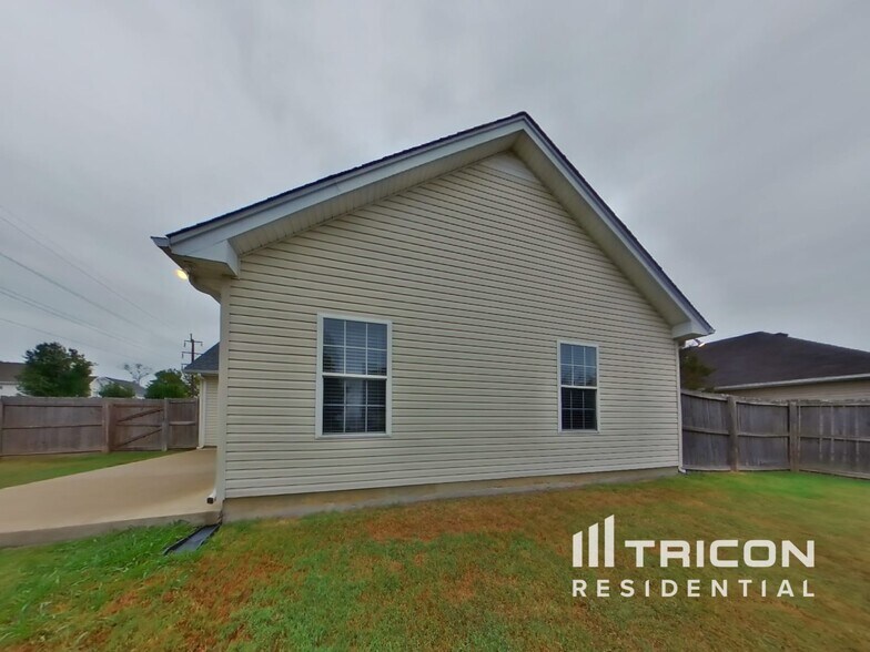 Building Photo - 474 Albion Way