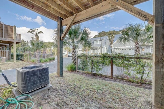 Building Photo - 1817 Bungalow Row