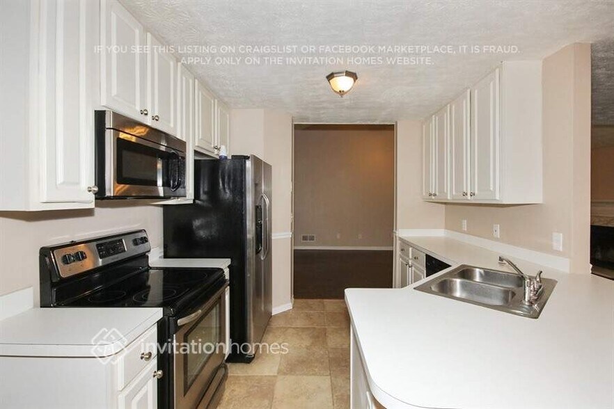 Building Photo - 3990 Piper Glen Dr NE