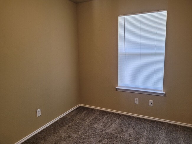 Building Photo - 3 BD 2BA Home