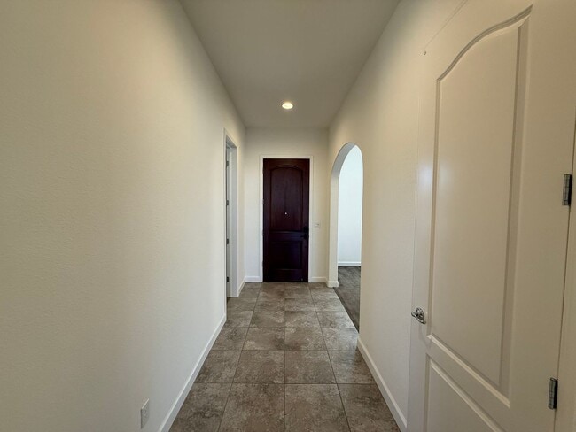 Building Photo - Lake front single story home in gated community!