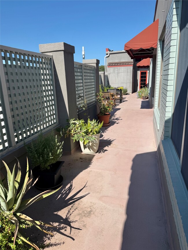 Building Photo - 1417 23rd Street Rear